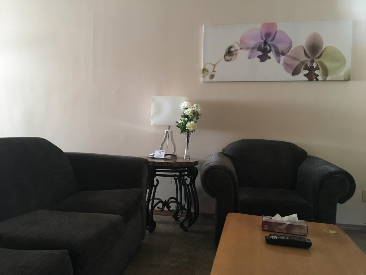 Bulldog Inns Sundre Экстерьер фото
